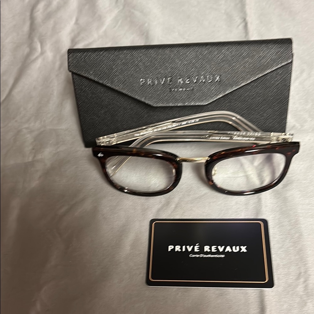 NWT Prive’ Revaux Tortoise Readers w/faux leather foldable case 2.5